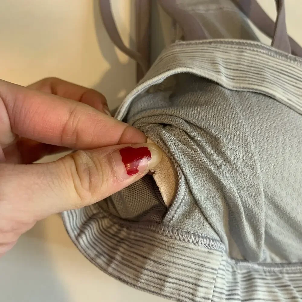Lululemon Sports Bra Womens 4 White Ash‎ Free To Be Serene Bra Cross Back Padded